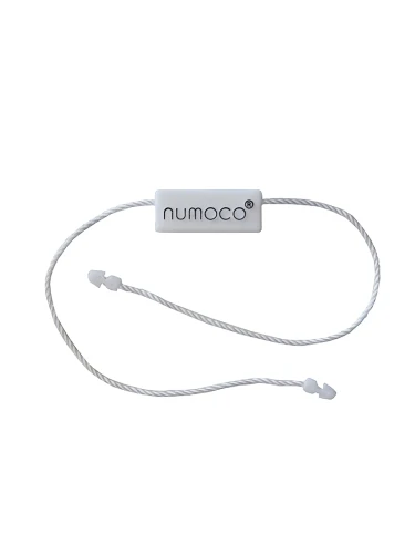 Bílá bezpečnostní plomba s logem "numoco" je vyrobena z odolného materiálu. Má jednoduchý design s dvěma konci pro snadné upevnění.}