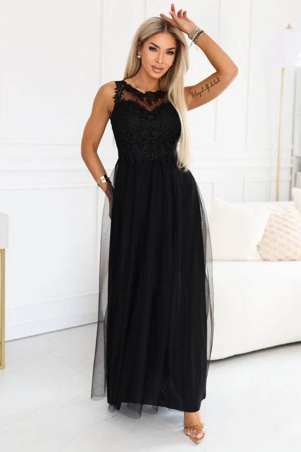 Černé maxi šaty Numoco Basic s krajkou a týlem, pohled zepředu, výstřih se síťovinou, elegantní večerní šaty.