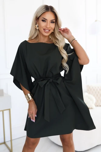 Tmavě khaki - mini šaty Numoco se širokými rukávy kimono a zavazovacím páskem v pase}