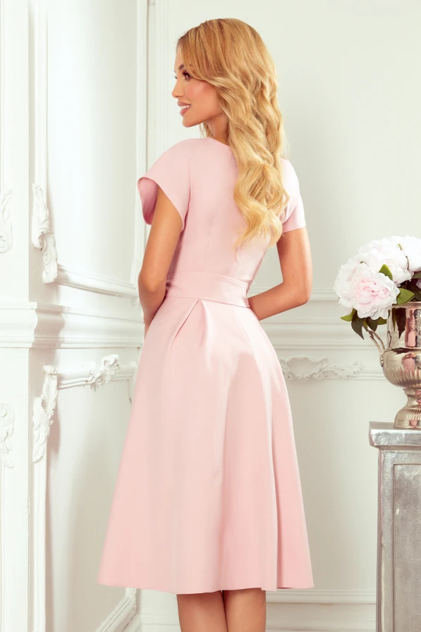 348-1 SCARLETT - rozšířené šaty s výstřihem - práškově růžové