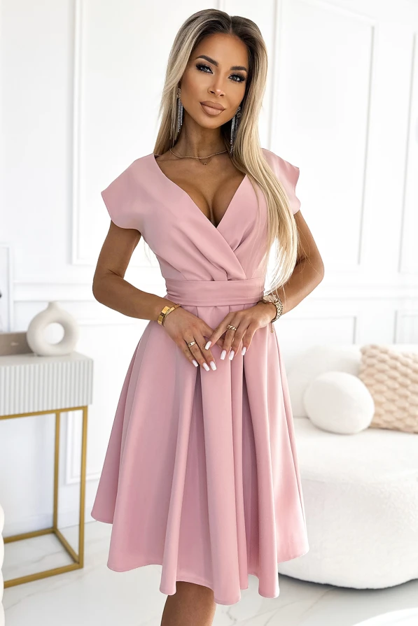 SCARLETT rozšířené šaty s výstřihem - práškově růžové