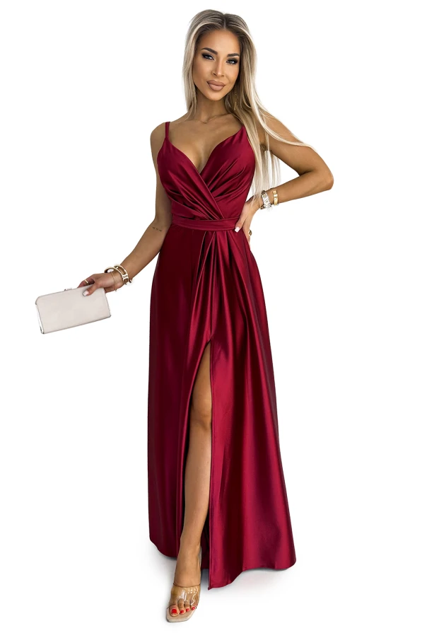 512-6 JULIET elegantní dlouhé saténové šaty s výstřihem a rozparkem u nohavic - Vínová barva